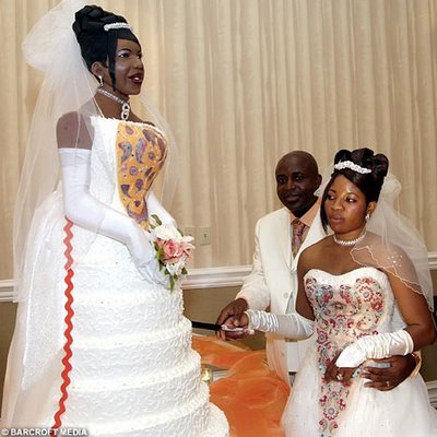 Cheap Monogram Wedding Cake on Wedding Cakes   Weddings Rings Store