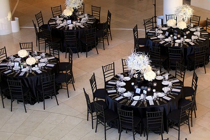 black and white wedding tabkes