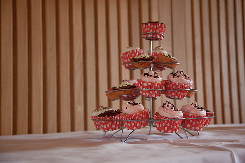 red cupcakes